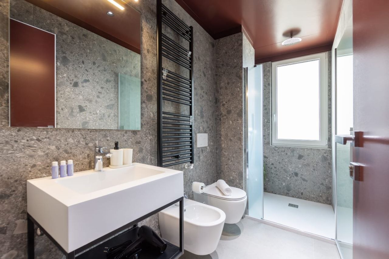 Spacious bathroom